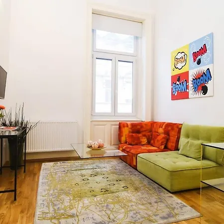& Colorful Budapešť